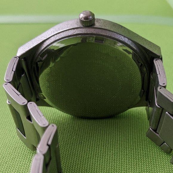 Loreo Quartz Lightweight Ultrathin Watch - Picture 5 of 5